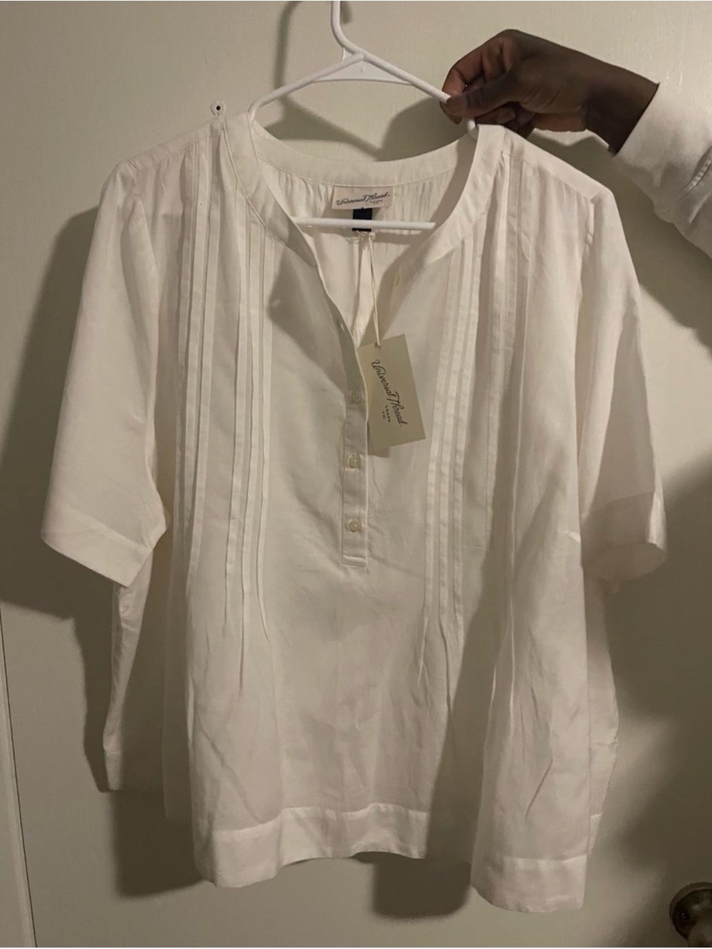 Universal Threads White Pleated Short-Sleeve Ladies Shirt